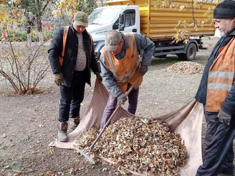 МУП города Енакиево были выполнены мероприятия по приведению в надлежащее санитарное состояние территорий.