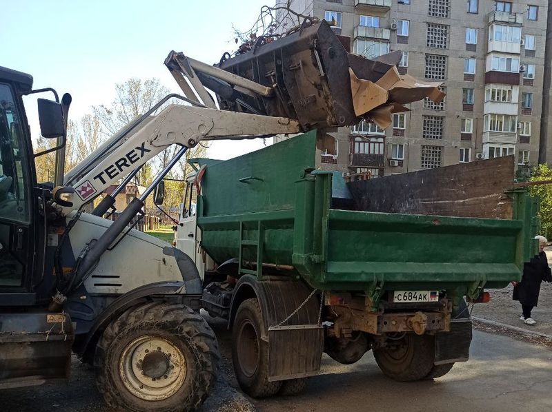 МУП города Енакиево были выполнены мероприятия по приведению в надлежащее санитарное состояние территорий.