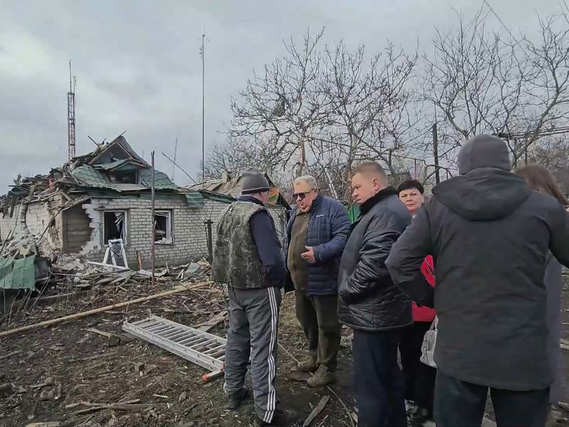 Врип главы муниципального образования городского округа Енакиево Игорь Мартынов прибыл в пострадавший от обстрела поселок городского типа Карло-Марксово.