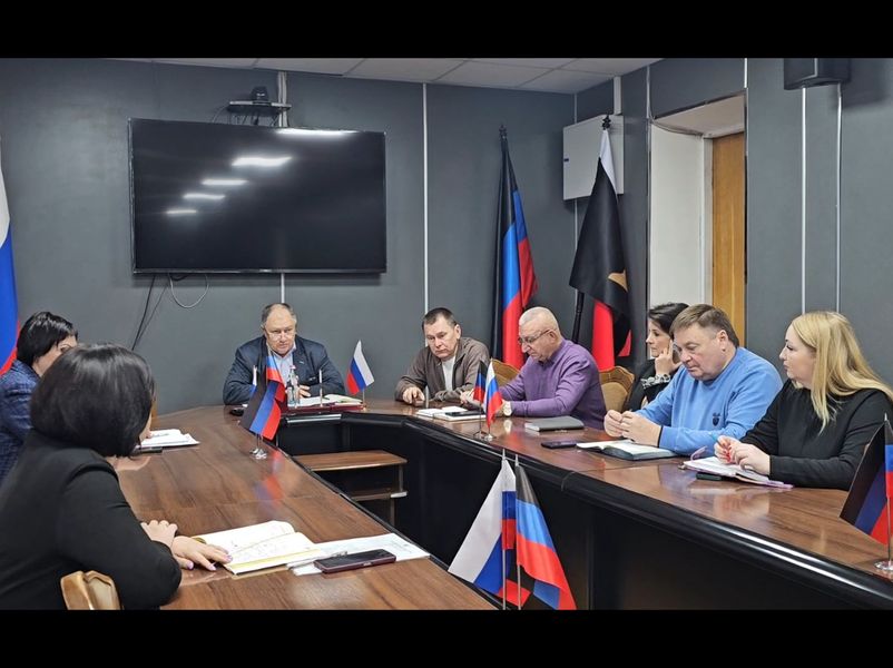 Врио главы муниципального образования городского округа Енакиево провёл аппаратное совещание.