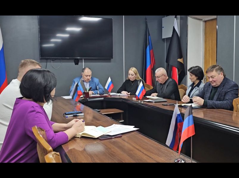 Врио главы муниципального образования городского округа Енакиево провёл аппаратное совещание.