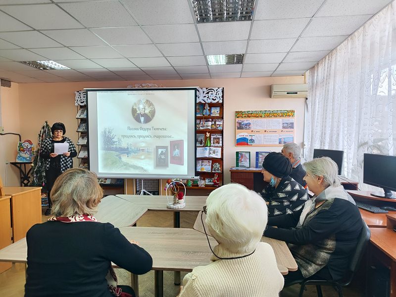 Прошло заседание клуба книголюбов «Мир книги и кино».