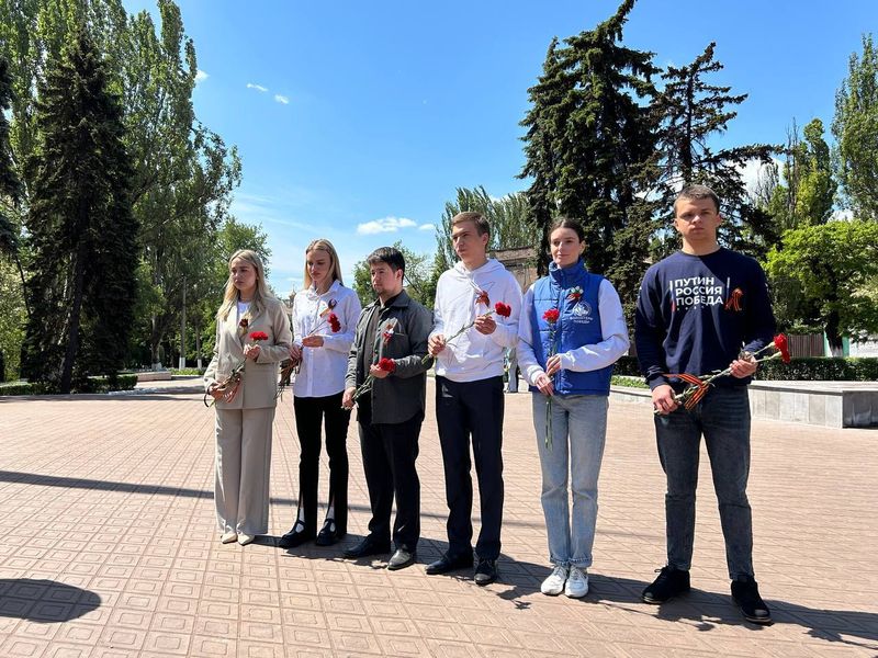 Состоялось возложение цветов к мемориалу «Вечный огонь».