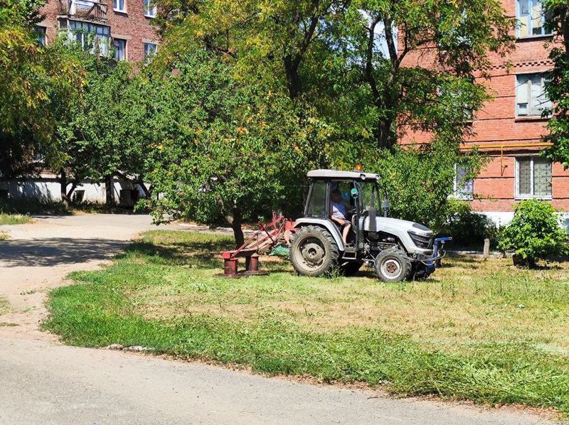 Муниципальными унитарными предприятиями городского округа Енакиево выполнены работы по благоустройству.