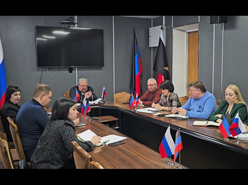 Врип главы муниципального образования городского округа Енакиево провёл аппаратное совещание.