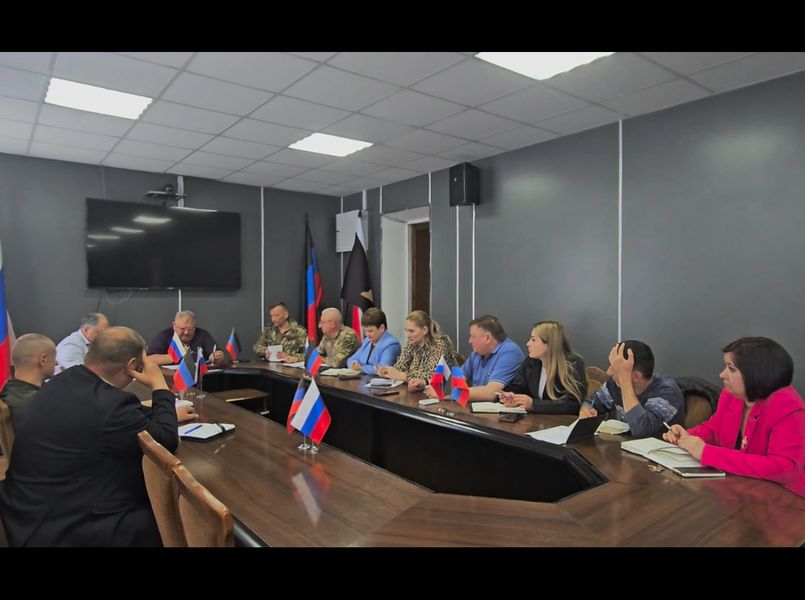 Глава муниципального образования городского округа Енакиево провел совещание.