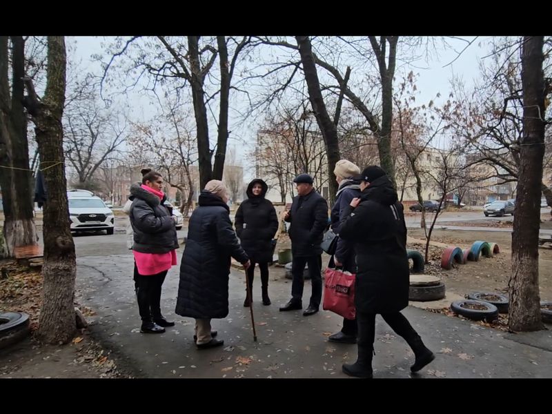 Врио главы муниципального образования городского округа Енакиево провёл встречу с жителями микрорайона Ватутина.