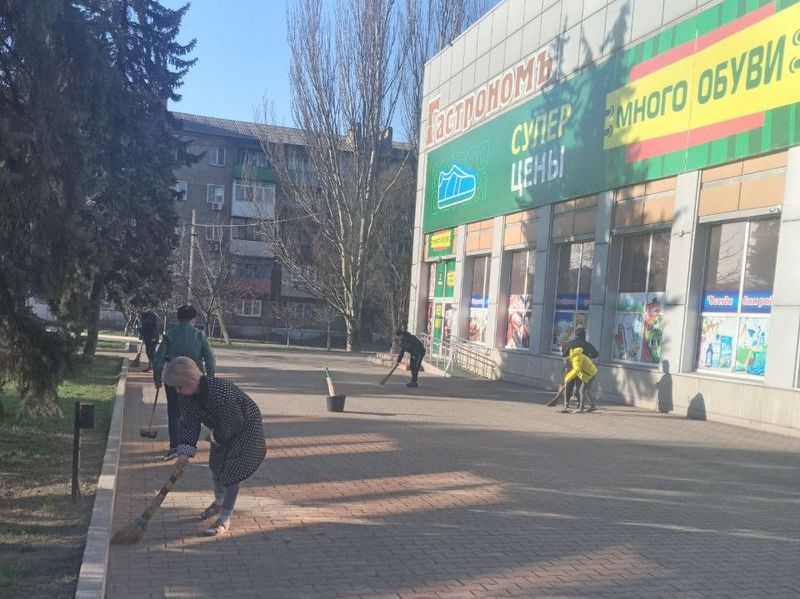 Предприниматели городского округа Енакиево приняли участие в общегородском субботнике.