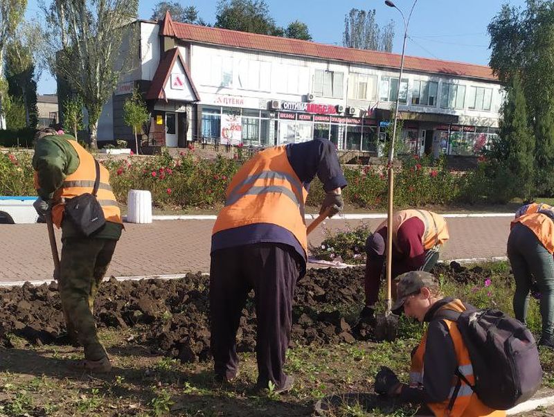 МУП города Енакиево были выполнены мероприятия по приведению в надлежащее санитарное состояние территорий.