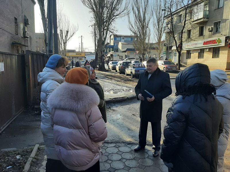 Заместитель главы администрации города Енакиево Витрук И.В. провел выездную встречу и сходы граждан.