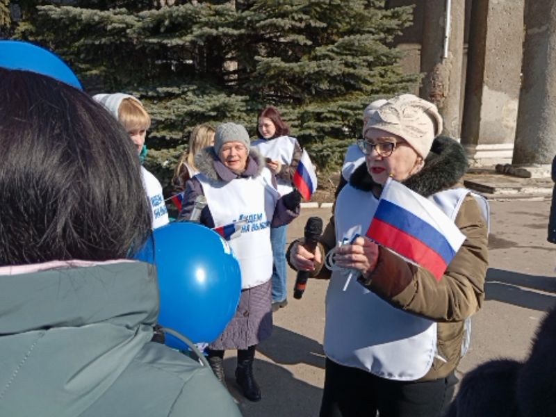 Город Углегорск продолжил флешмоб &quot;Идем на выборы&quot;.