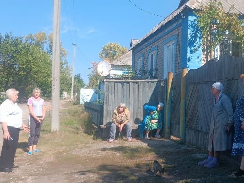 Управляющим делами Ольховатской поселковой администрации Гуреевой Е.А. проведены встречи с жителями пгт Ольховатка.