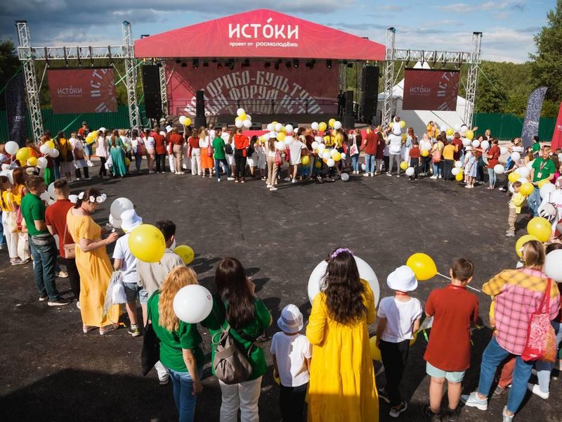 Молодые семьи из новых регионов смогут стать участниками образовательных программ круглогодичного центра «Истоки».