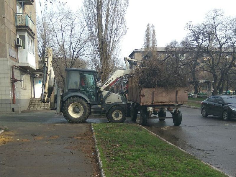 МУП города Енакиево были выполнены мероприятия по приведению в надлежащее санитарное состояние территорий.