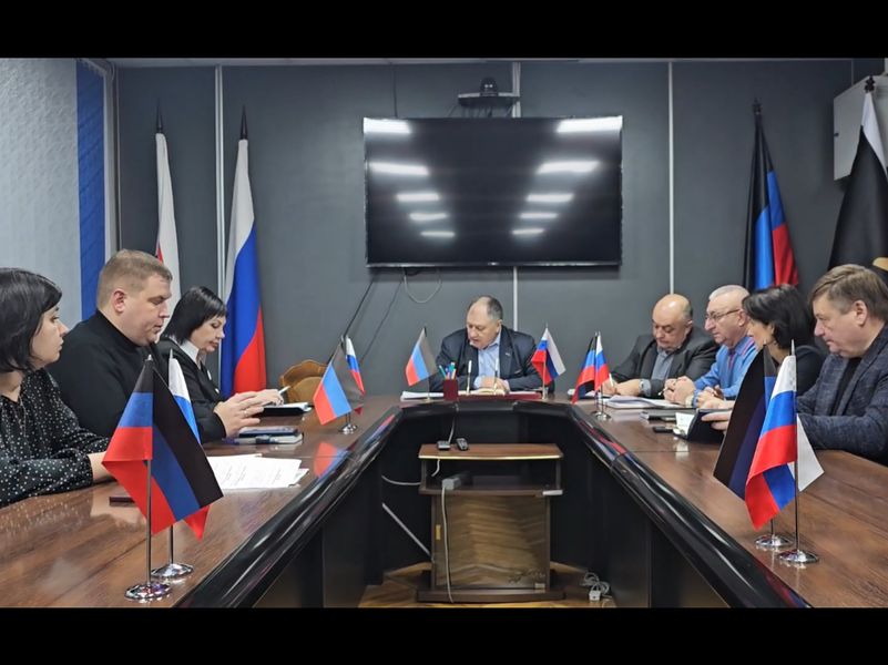 Врио главы муниципального образования городского округа Енакиево провёл аппаратное совещание.
