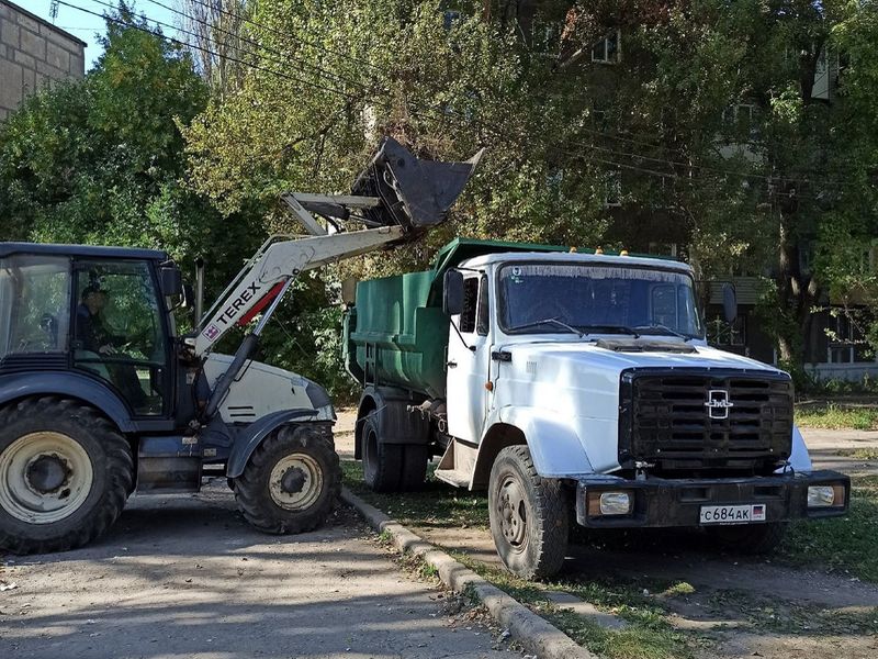 МУП города Енакиево были выполнены мероприятия по приведению в надлежащее санитарное состояние территорий.