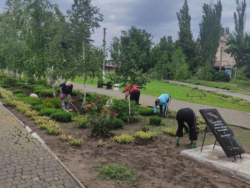 МУП города Енакиево были выполнены мероприятия по приведению в надлежащее санитарное состояние территорий.