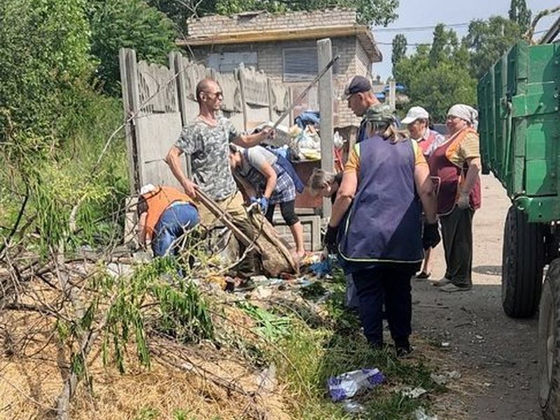 МУП города Енакиево были выполнены мероприятия по приведению в надлежащее санитарное состояние территорий.