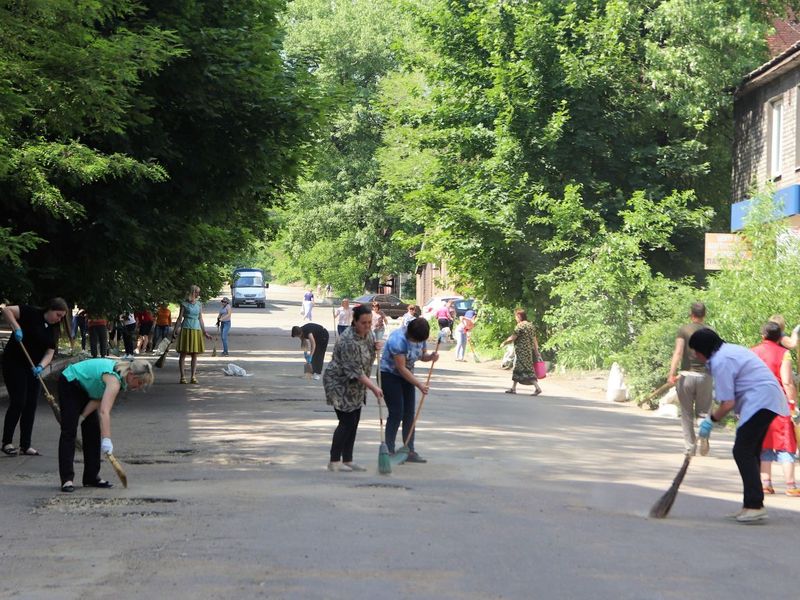 В городе Енакиево проведен общегородской санитарный день.