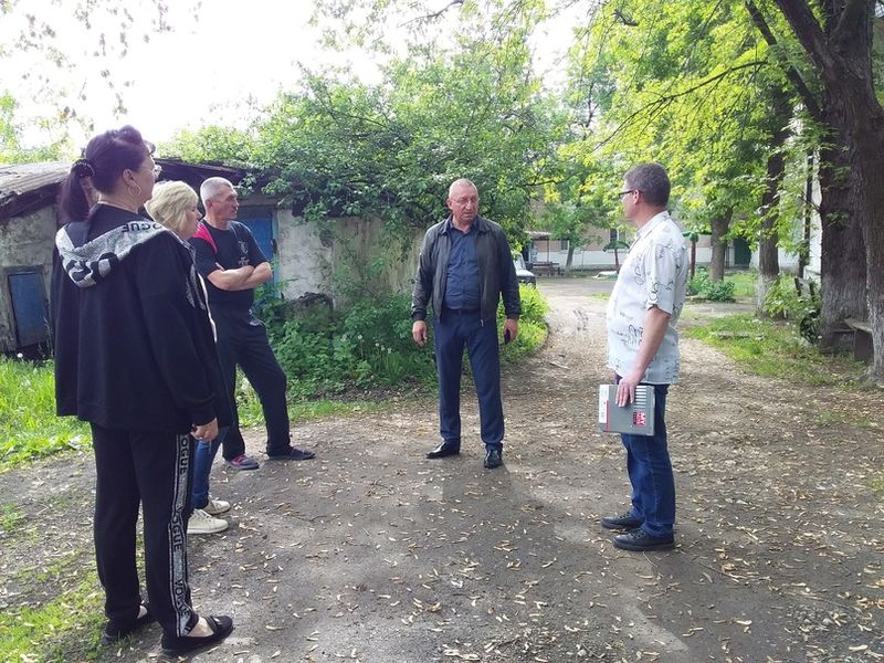 Главой администрации города Углегорска Захаровым С.В. проведен сход граждан.