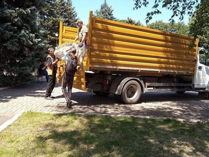 МУП города Енакиево были выполнены мероприятия по приведению в надлежащее санитарное состояние территорий.