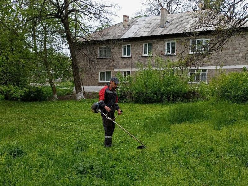 МУП города Енакиево были выполнены мероприятия по приведению в надлежащее санитарное состояние территорий.