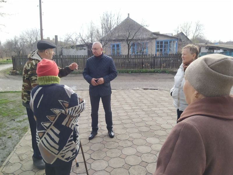 Главой администрации города Углегорска Захаровым С.В. был проведен сход граждан.