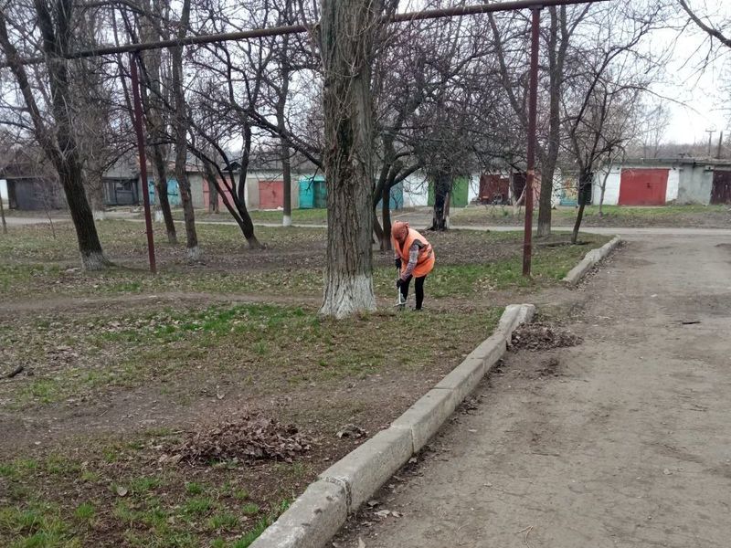 МУП города Енакиево были выполнены мероприятия по приведению в надлежащее санитарное состояние территорий.