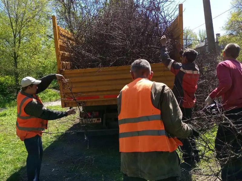 МУП города Енакиево были выполнены мероприятия по приведению в надлежащее санитарное состояние территорий.