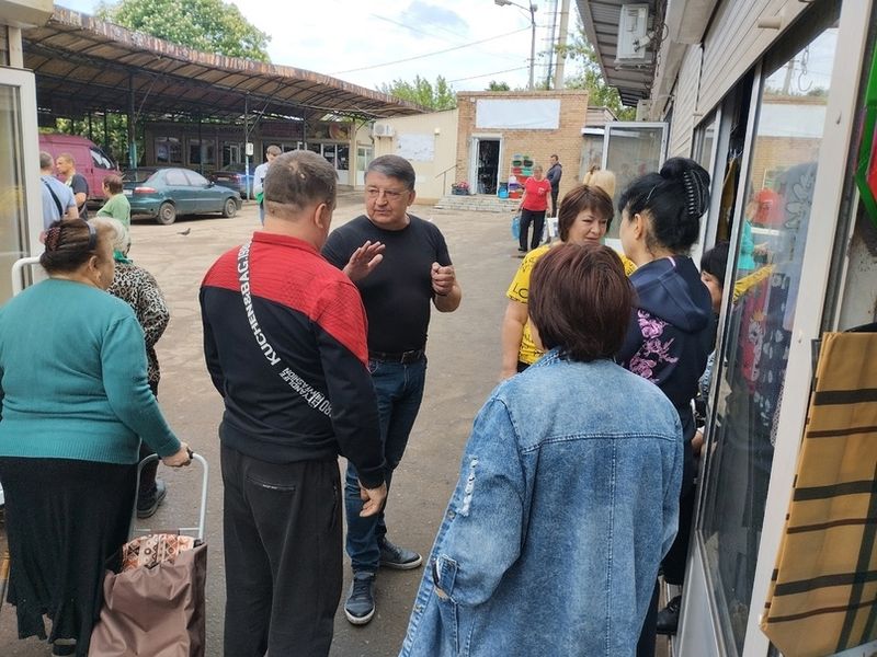 Глава администрации города Юнокоммунаровска Валов С.И. провел сход граждан.