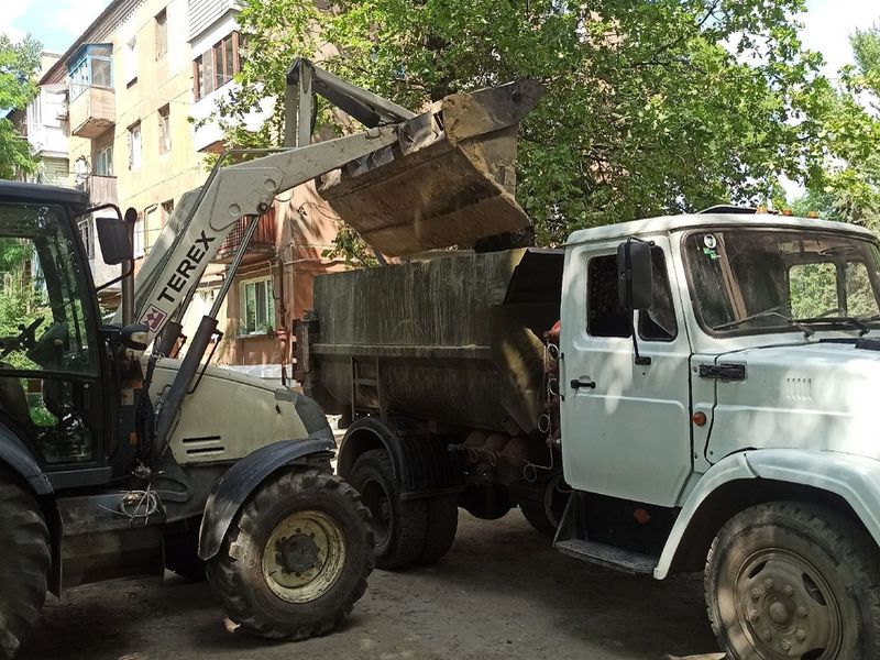 МУП города Енакиево были выполнены мероприятия по приведению в надлежащее санитарное состояние территорий.