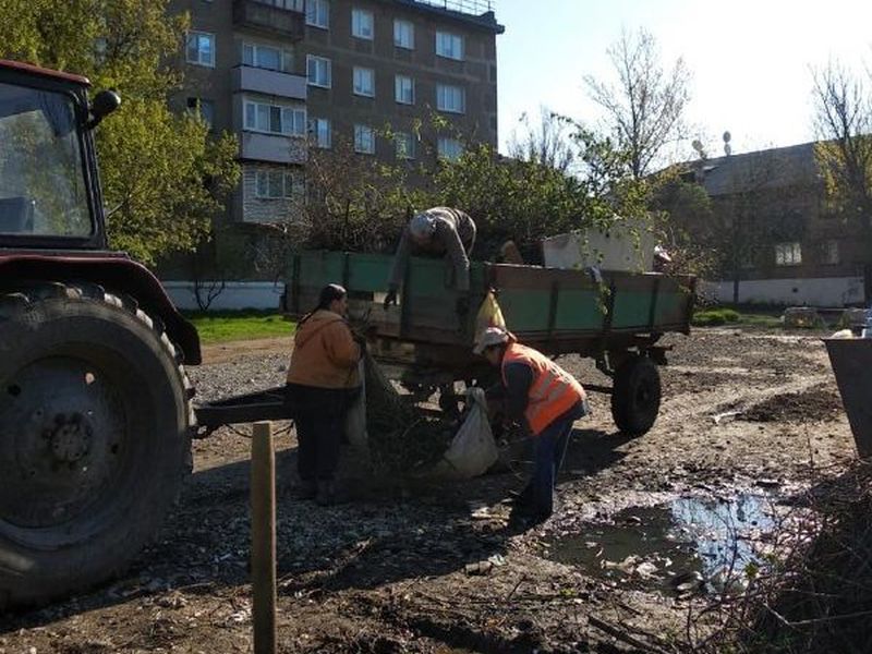 МУП города Енакиево были выполнены мероприятия по приведению в надлежащее санитарное состояние территорий.