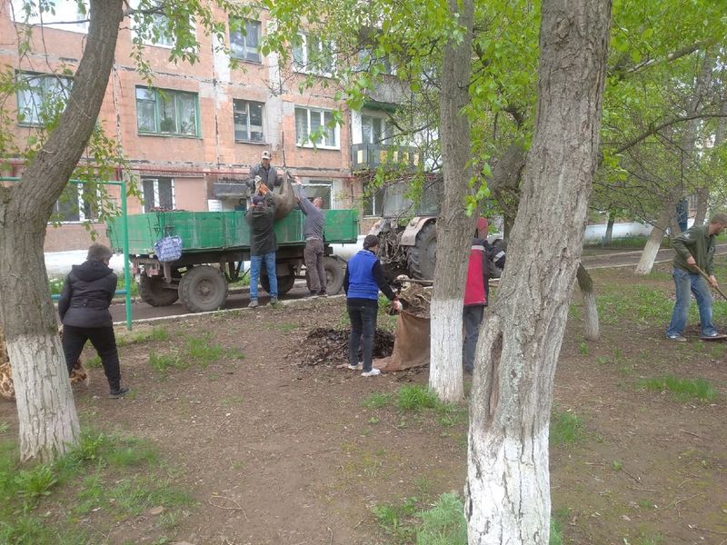 МУП города Енакиево были выполнены мероприятия по приведению в надлежащее санитарное состояние территорий.