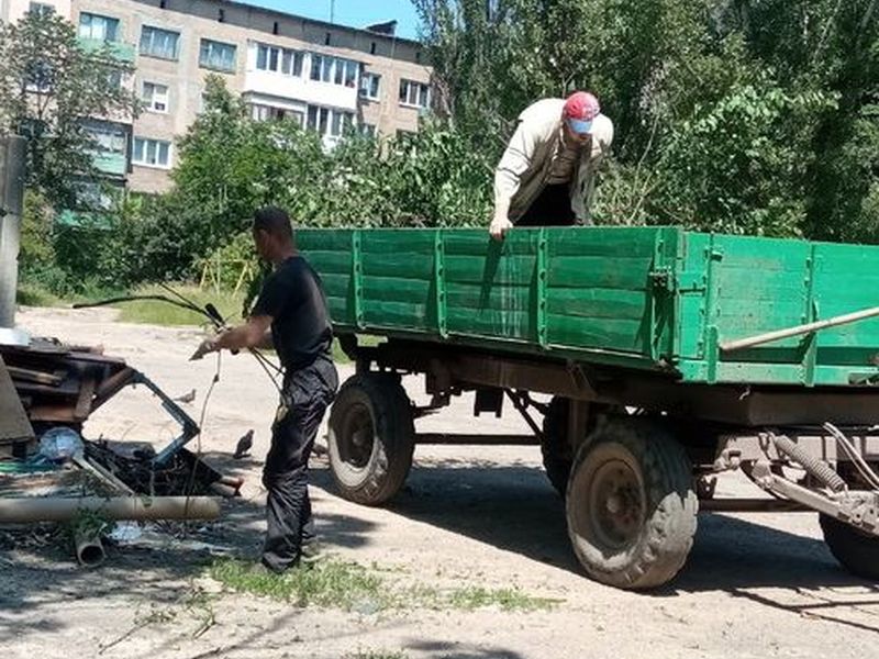 МУП города Енакиево были выполнены мероприятия по приведению в надлежащее санитарное состояние территорий.