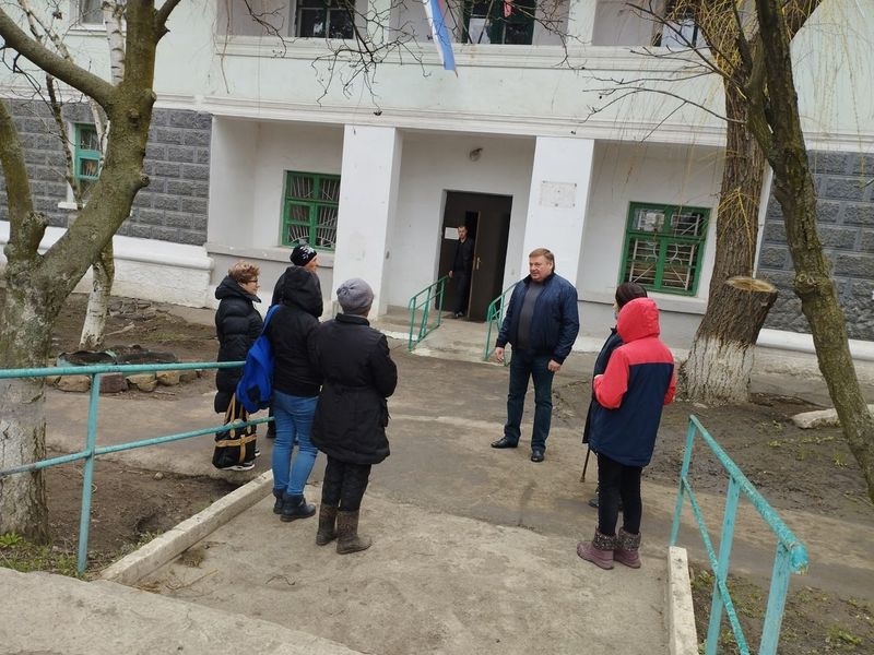 Заместитель главы администрации города Юнокоммунаровска Витрук И.В. провел сход граждан.