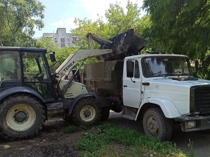 МУП города Енакиево были выполнены мероприятия по приведению в надлежащее санитарное состояние территорий.