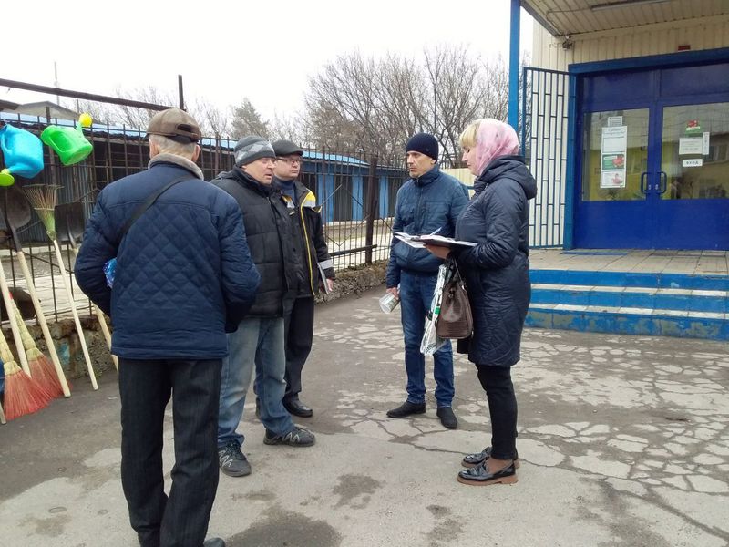 Заместителем главы администрации города Углегорска Стецким Р.А. был проведен сход граждан.