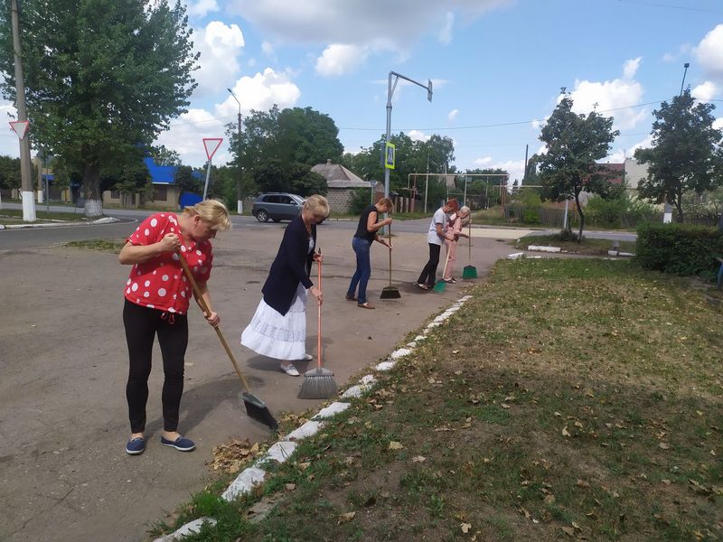 В городе Енакиево проведен общегородской субботник.