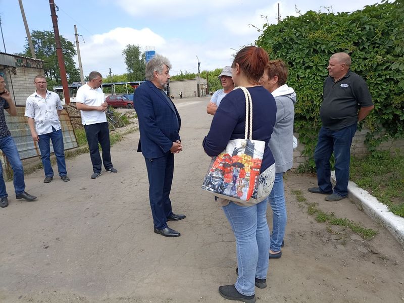 Первый заместитель главы администрации города Енакиево Сильванский Ю.Г. провел выездной прием граждан в г. Углегорске.