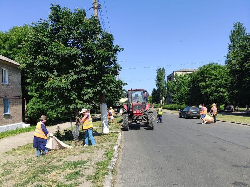 МУП города Енакиево были выполнены мероприятия по приведению в надлежащее санитарное состояние территорий.