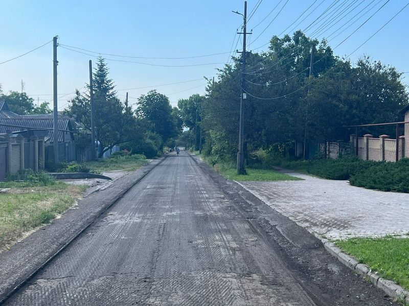 В городе Енакиево выполнены работы по ремонту дорожного покрытия.