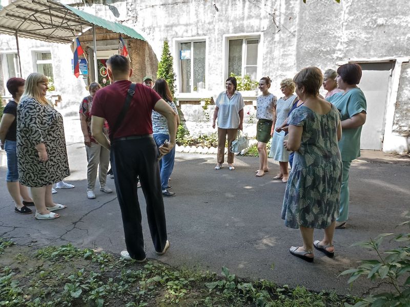 Заместитель главы администрации города Енакиево Витрук Е.С. провела выездной прием и сходы граждан.