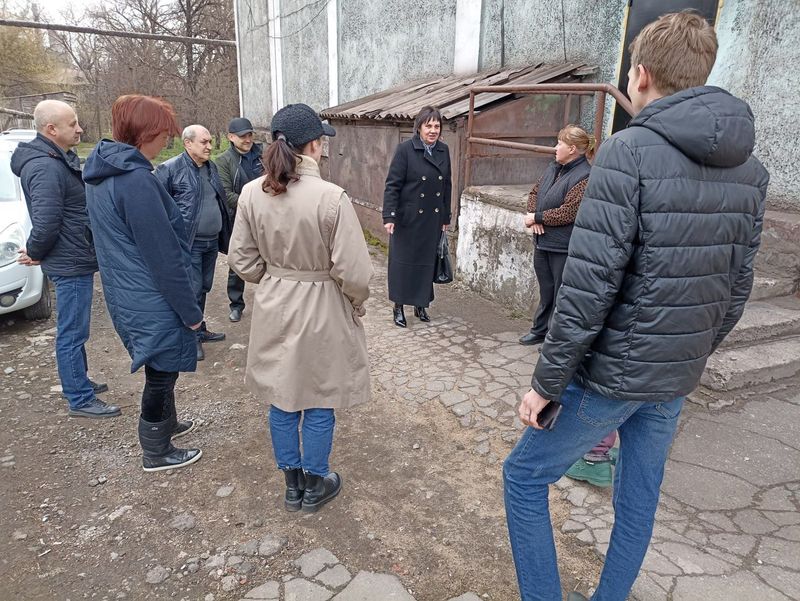 Заместитель главы администрации города Енакиево Витрук Е.С. провела выездной прием и сход граждан.