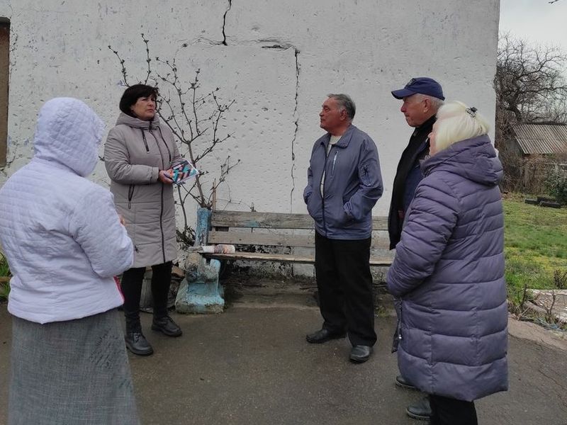 Управляющий делами Булавинской поселковой администрации Компаниец Ирина Николаевна провела сход граждан.