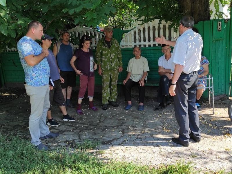 Глава Булавинской поселковой администрации Плитан А.М. провел сход граждан.