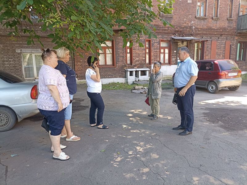 Заместитель главы администрации города Енакиево Божик С.А. провел сходы граждан и встречу с трудовым коллективом.