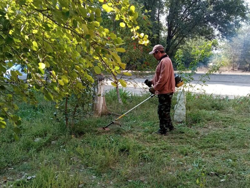 МУП города Енакиево были выполнены мероприятия по приведению в надлежащее санитарное состояние территорий.