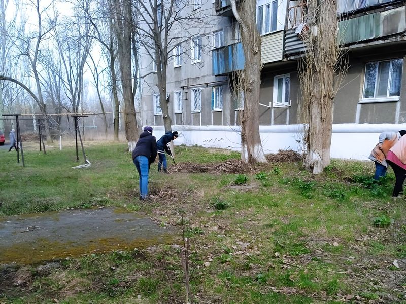 МУП города Енакиево были выполнены мероприятия по приведению в надлежащее санитарное состояние территорий.