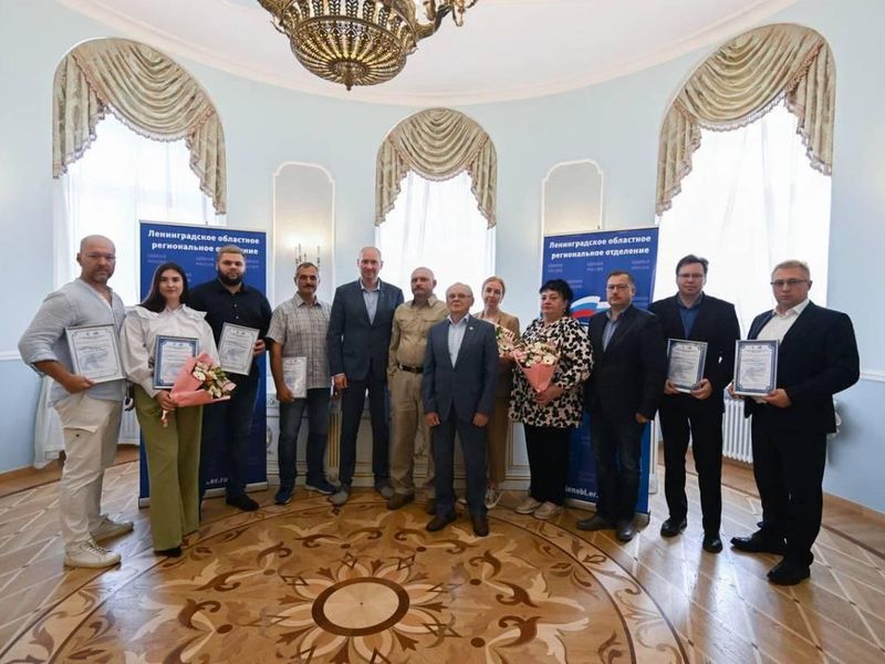 Общественников Ленобласти поблагодарили за помощь детям Енакиево.