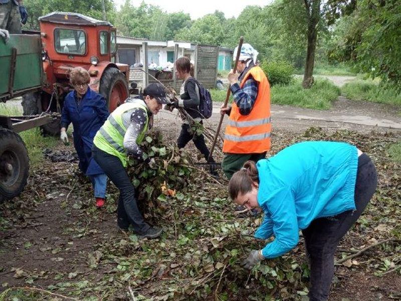 МУП города Енакиево были выполнены мероприятия по приведению в надлежащее санитарное состояние территорий.